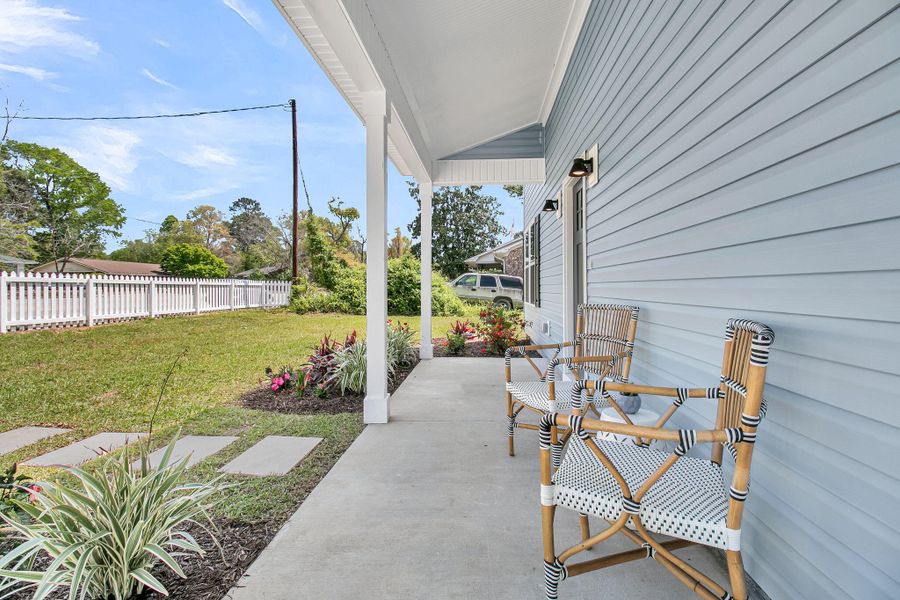 Exterior details and patio area of a home in , Hanahan (Image 3).