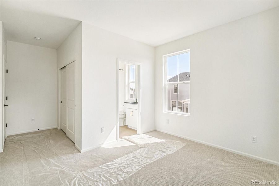 Spacious, unfurnished interior of a new home in Terrain Oak Valley, Castle Rock (Image 29).