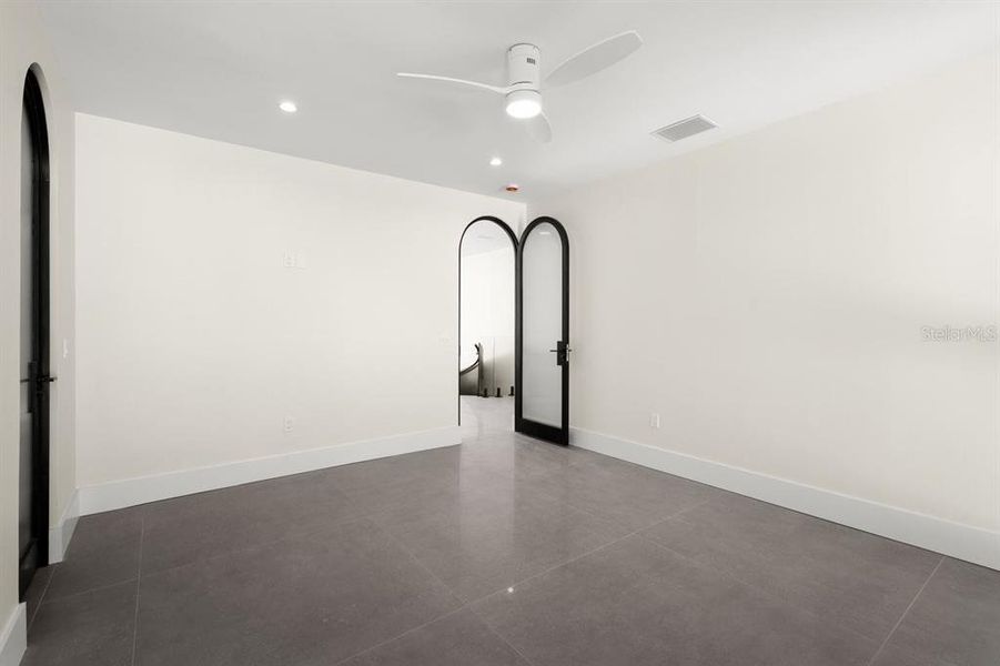 Spacious, unfurnished interior of a new home in , New Smyrna Beach (Image 30).