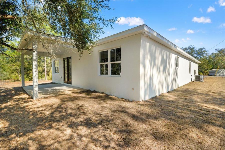 Exterior details and patio area of a home in , Citrus Springs (Image 31).