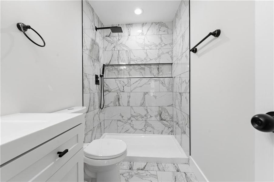 Furnished interior view inside a new home in , Cartersville (Image 7).