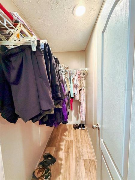 Close-up of interior finishes inside a home in , Dunnellon (Image 11).