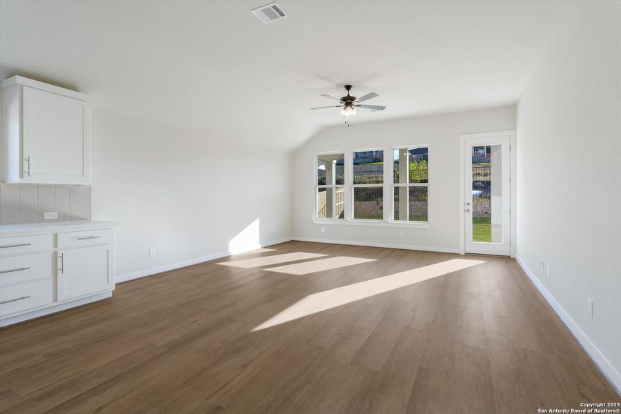 Spacious, unfurnished interior of a new home in Meyer Ranch, New Braunfels (Image 18). Spacious, unfurnished interior of a new home in Meyer Ranch, New Braunfels (Image 18).