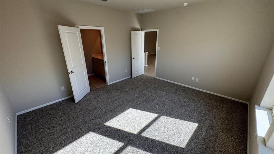 Spacious, unfurnished interior of a new home in Meadowbrook Estates, Cleburne (Image 14).