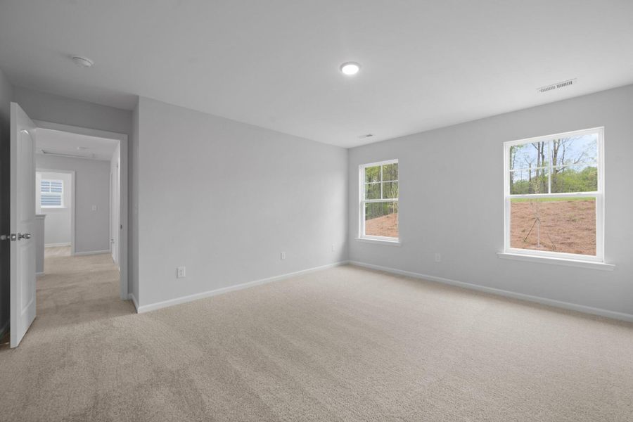Spacious, unfurnished interior of a new home in Chandler Ridge, McLeansville (Image 27).