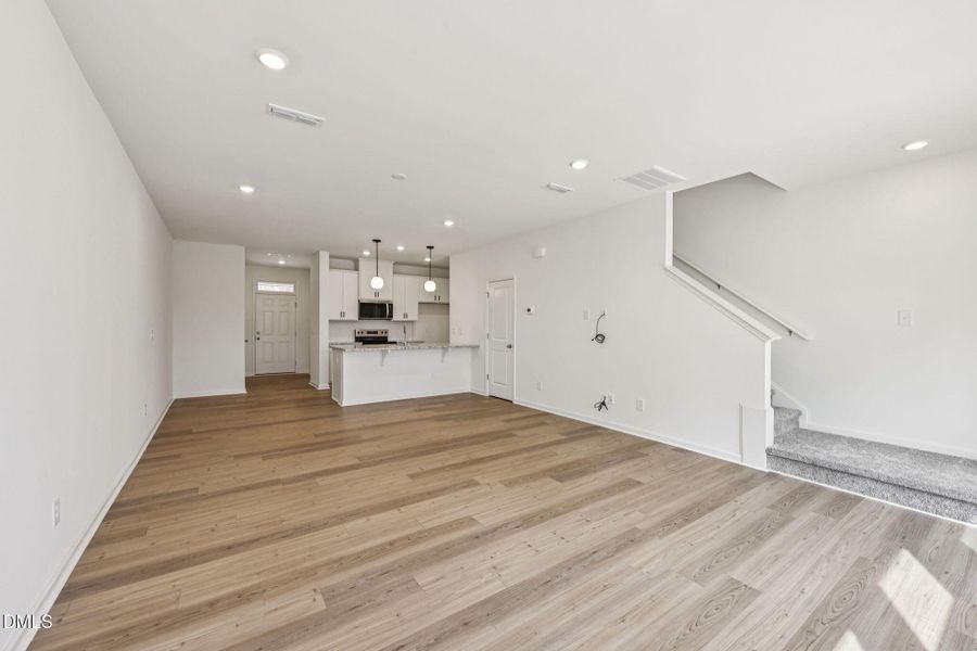 8-web-or-mls-210 Parker Lane-S0503-008