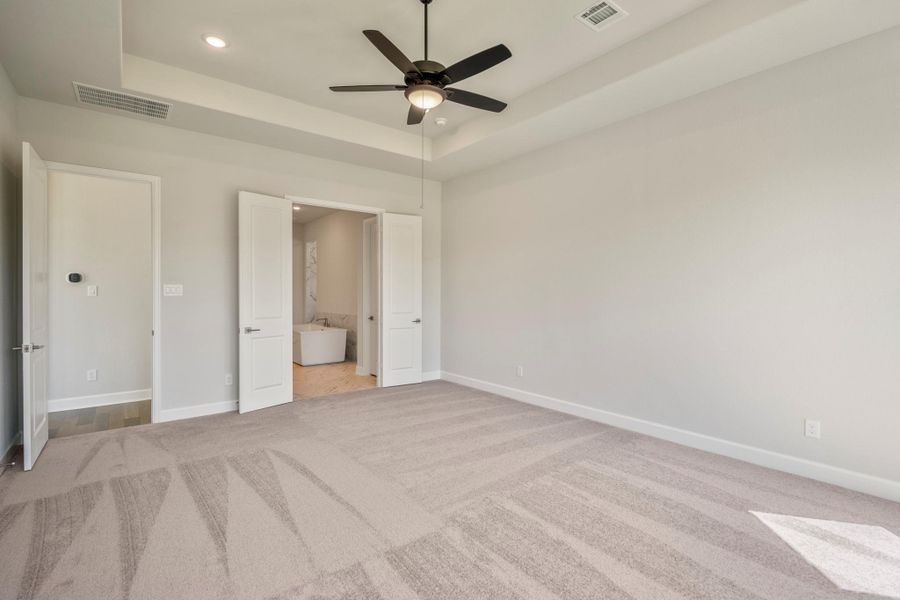 Spacious, unfurnished interior of a new home in Sienna 70′ Lots, Missouri City (Image 40).