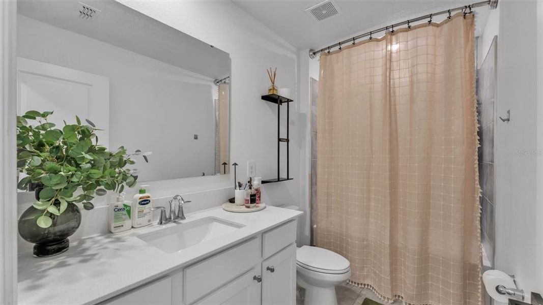 Furnished interior view inside a new home in , Winter Haven (Image 40).