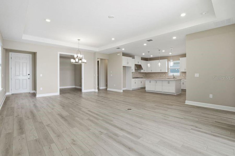 Spacious, unfurnished interior of a new home in Coasterra Community Group Page, Palmetto (Image 9).