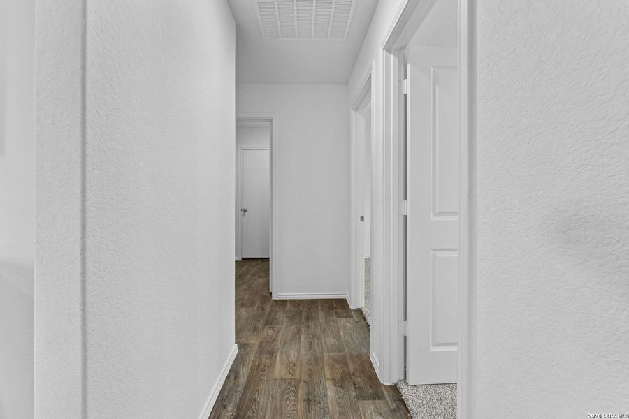 Spacious, unfurnished interior of a new home in Avenida, Converse (Image 21).