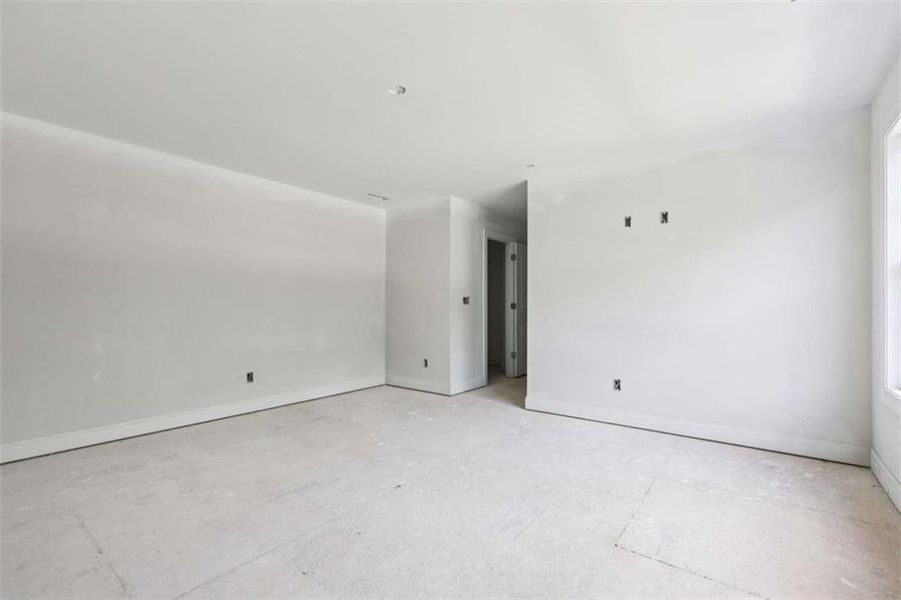 Spacious, unfurnished interior of a new home in Whitestone, Douglasville (Image 40).