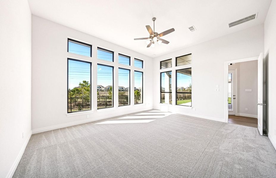 Spacious, unfurnished interior of a new home in Bridgeland 60′, Cypress (Image 27).