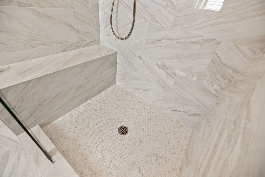 Representative interior finishes for a home built from the The Emerson by RobuckHomes in Stonehenge, Raleigh (Image 147).