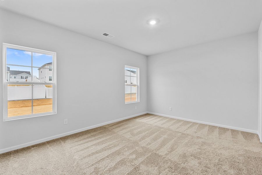 Spacious, unfurnished interior of a new home in Fieldstone, Lexington (Image 21).