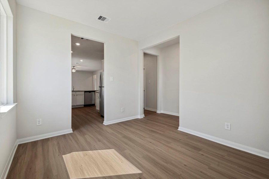 Spacious, unfurnished interior of a new home in Trails at Cochran Ranch, Waller (Image 11).