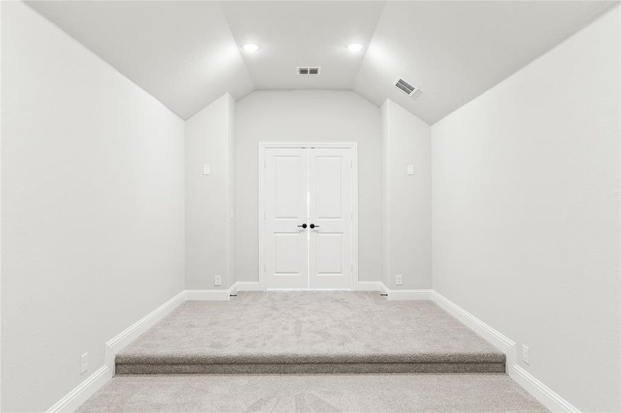 Spacious, unfurnished interior of a new home in Crystal Lake Estates, Red Oak (Image 34).