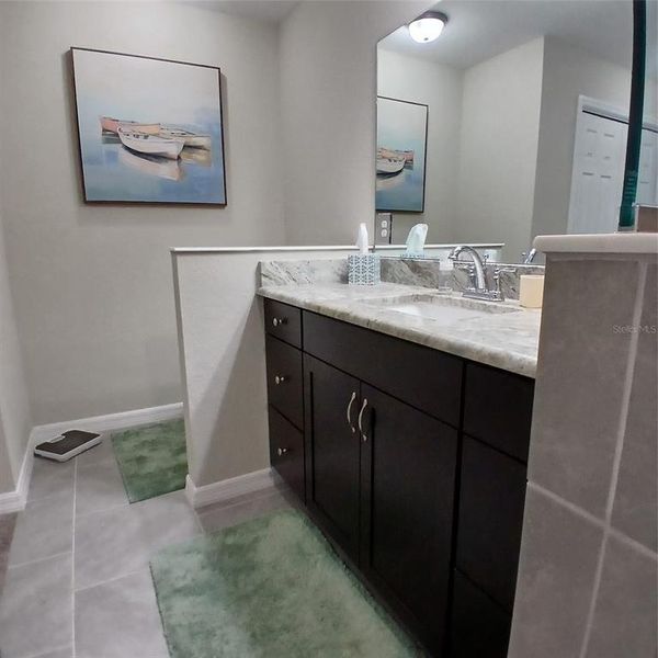 Furnished interior view inside a new home in , Dunnellon (Image 11).