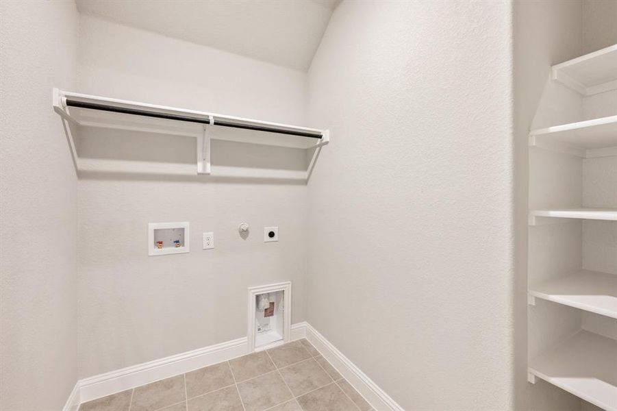 Spacious, unfurnished interior of a new home in Liberty, Melissa (Image 30).