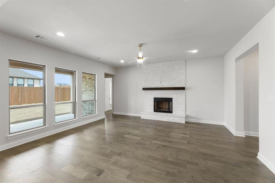 4805 Nomad-Living Room-1