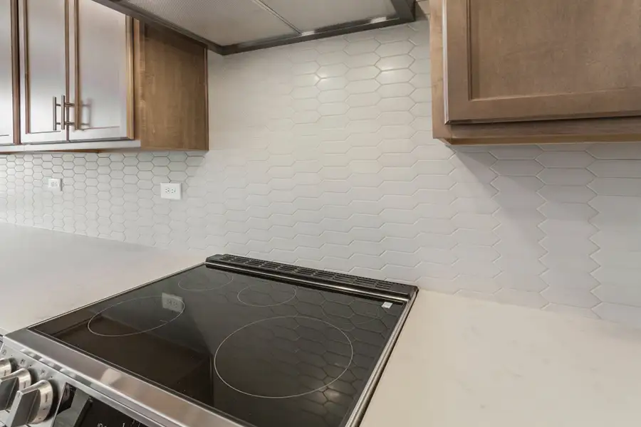 Representative interior finishes for a home built from the Morrison by Hartford Homes in Prairie Song, Windsor (Image 25).