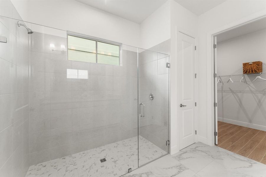 US_SEF_MONARCH_LOT 142_OWNERS BATH 2
