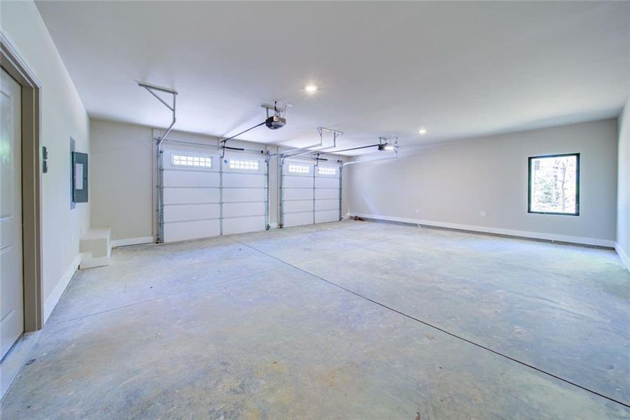 Spacious, unfurnished interior of a new home in , Dawsonville (Image 39).