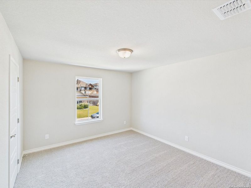 Spacious, unfurnished interior of a new home in Ladera, San Antonio (Image 22).
