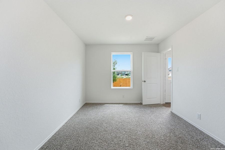 Spacious, unfurnished interior of a new home in Blue Ridge Ranch, San Antonio (Image 14).