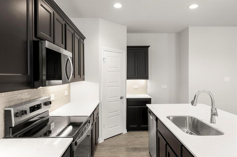 17. 1713 Meadow Crest - Kitchen (4) 17. 1713 Meadow Crest - Kitchen (4)