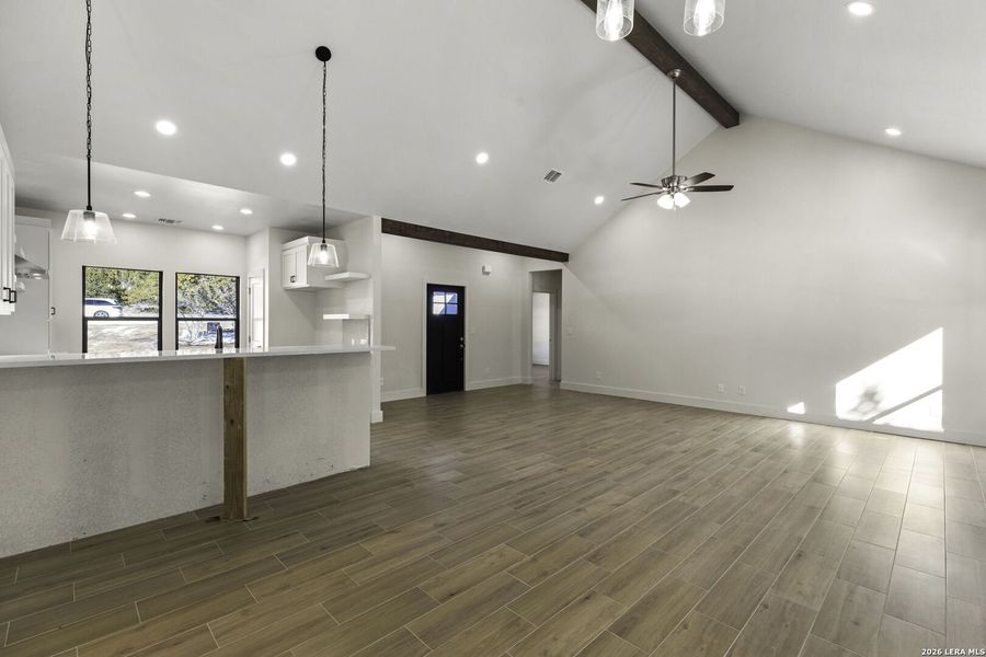 Spacious, unfurnished interior of a new home in , Canyon Lake (Image 25).