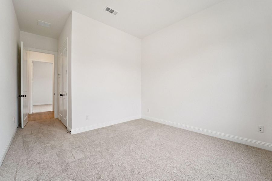 Spacious, unfurnished interior of a new home in Sienna 65', Missouri City (Image 29).