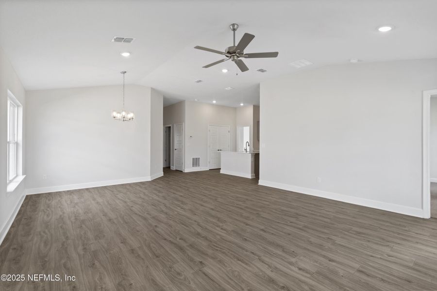 Spacious, unfurnished interior of a new home in , Green Cove Springs (Image 12).