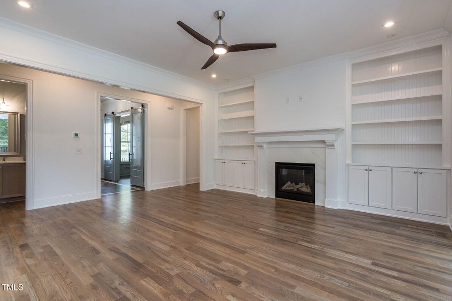 008-1920x1080-family-room