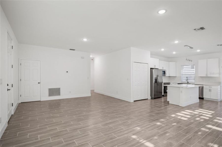 Spacious, unfurnished interior of a new home in , Rotonda West (Image 33).