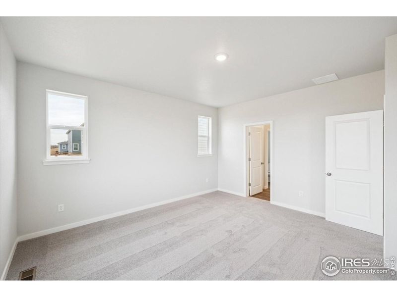Spacious, unfurnished interior of a new home in Prairie Song, Windsor (Image 16).