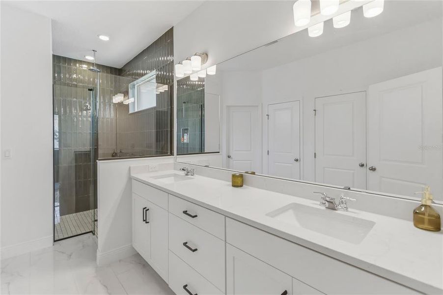 Furnished interior view inside a new home in , Clermont (Image 32).