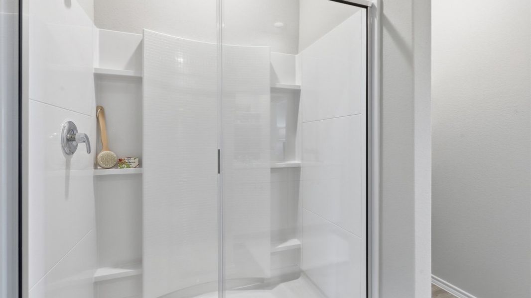 Representative interior finishes for a home built from the Plan by D.R. Horton in Bella Vista, Granbury (Image 18).