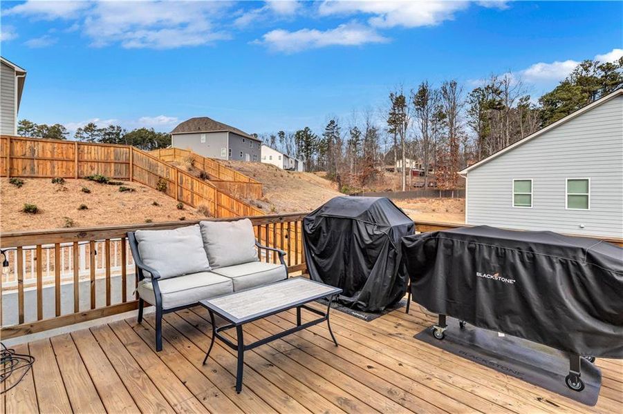 Exterior details and patio area of a home in Thompson Ridge, Dallas (Image 4).