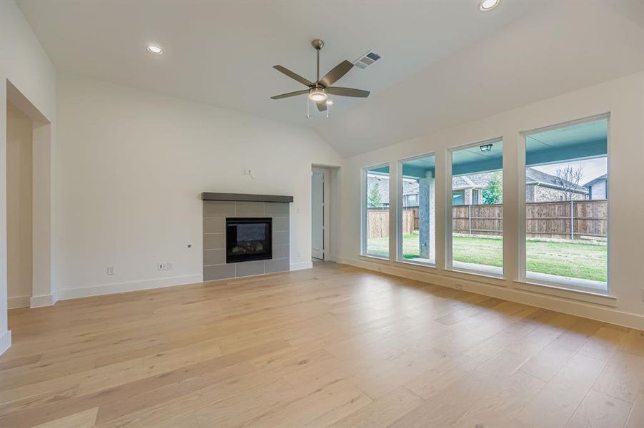 Spacious, unfurnished interior of a new home in M3 Ranch 60s, Mansfield (Image 16).