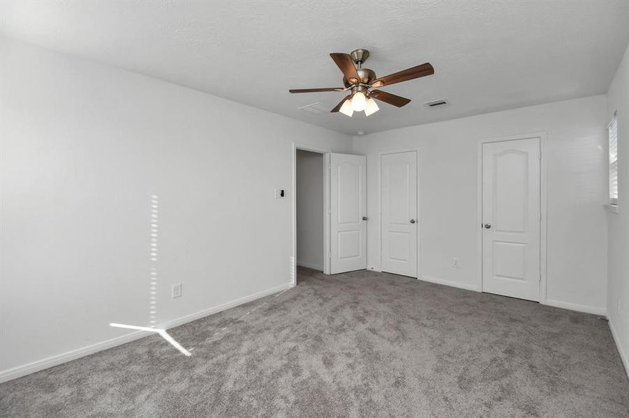 Secondary bedrooms & bathroom with tub/shower combo