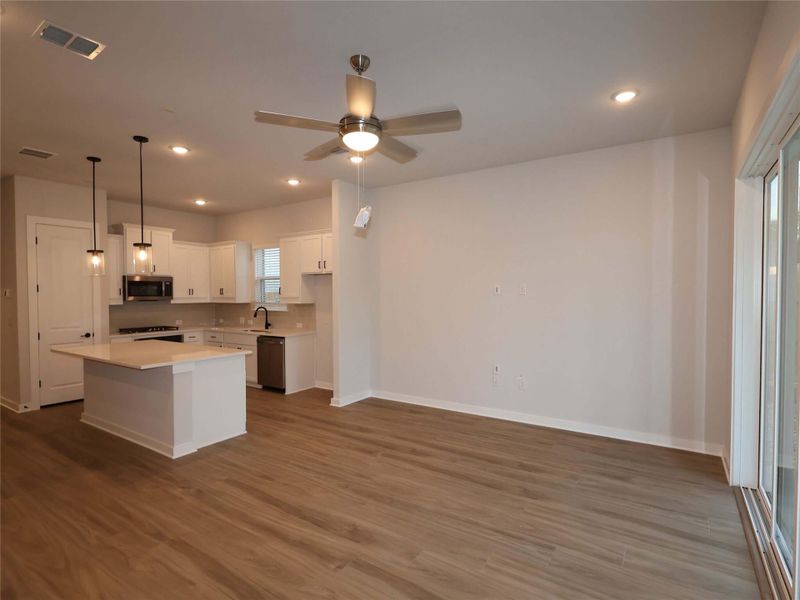 Spacious, unfurnished interior of a new home in Cedar Brook, Leander (Image 22).