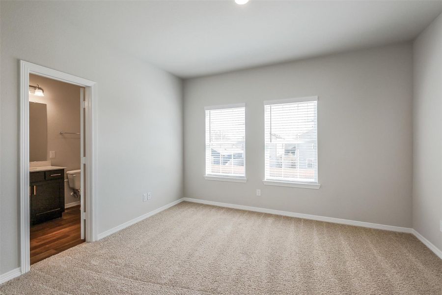 Spacious, unfurnished interior of a new home in , Houston (Image 17).