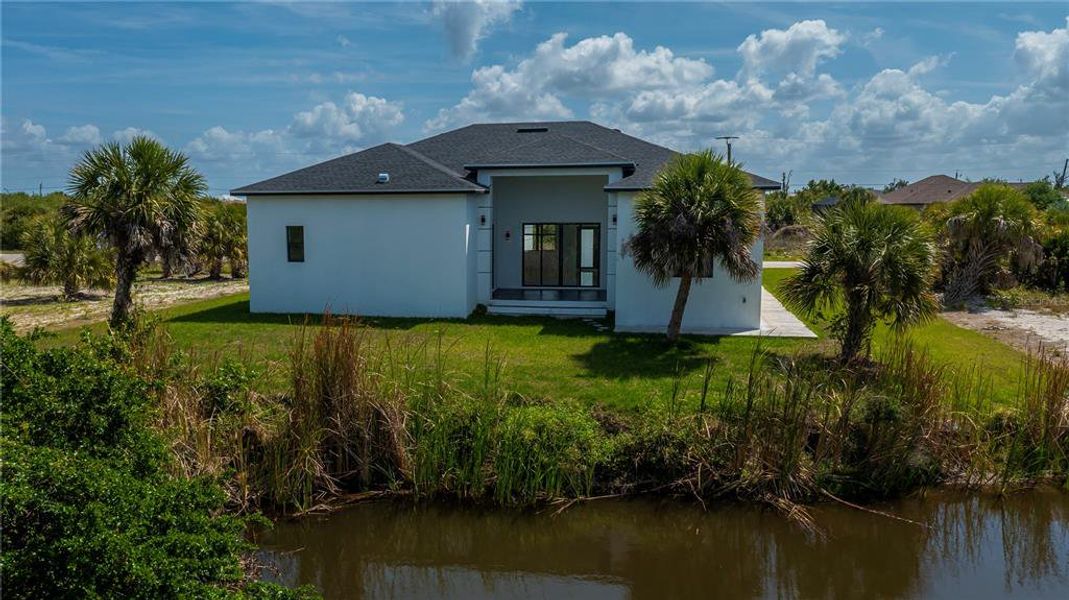 Exterior details and patio area of a home in , Port Charlotte (Image 29).