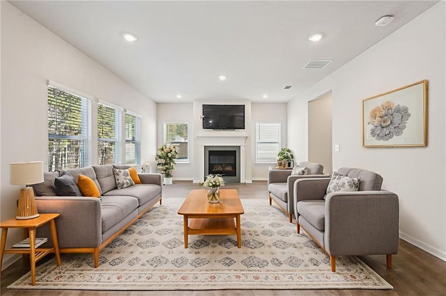 Furnished interior view inside a new home in Ivey Township, Dallas (Image 6).