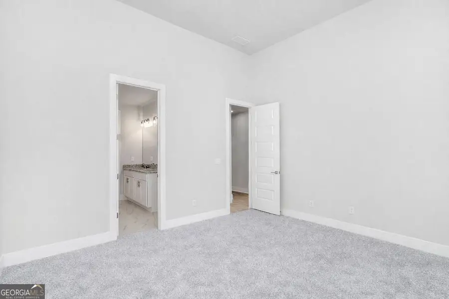 Spacious, unfurnished interior of a new home in The Manor at Gainesville Township, Gainesville (Image 26).