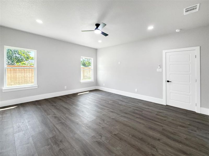 Empty room featuring dark wood-style floors, recessed lighting, and a ceiling fan