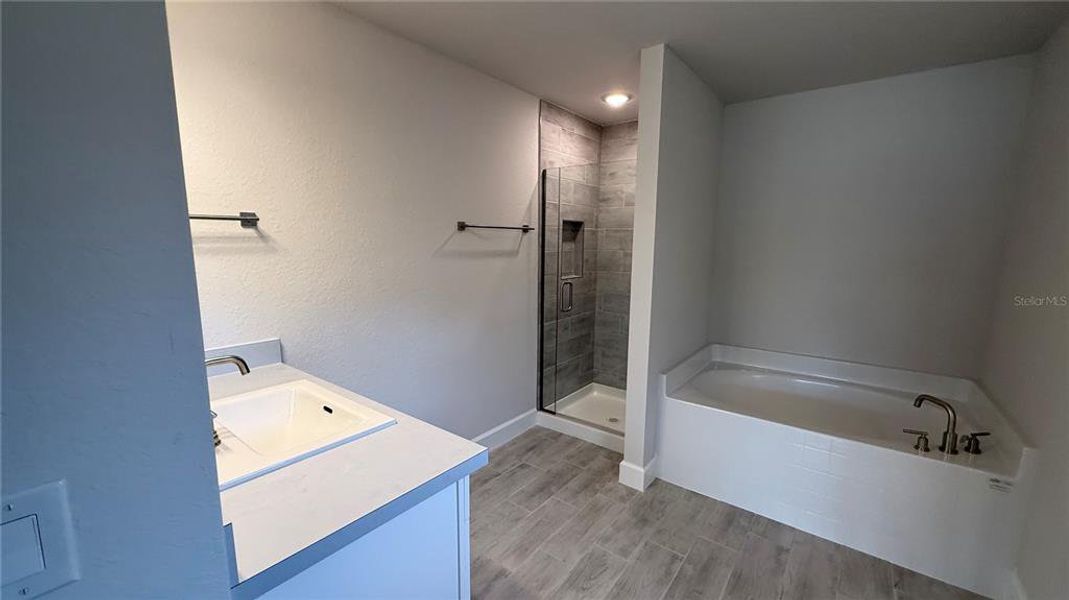 Image 10 of a home in North Port. Image 10 of a home in North Port.