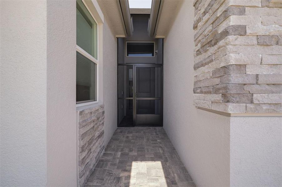 Exterior details and patio area of a home in , Wesley Chapel (Image 3).