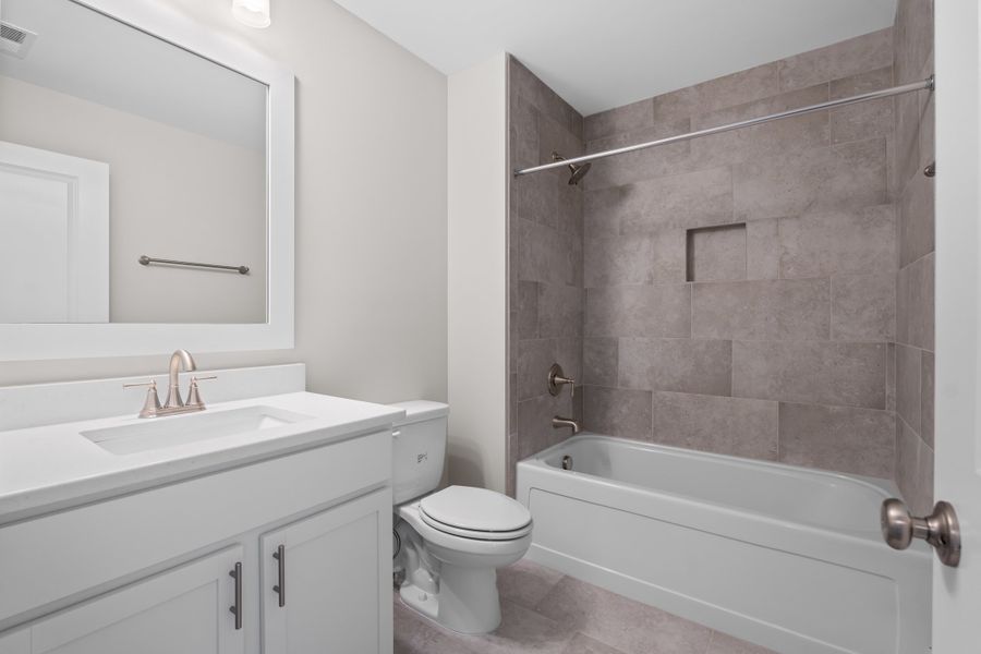 Representative furnished interior of a home built from the Kauai by Bill Clark Homes in Sidbury Landing, Wilmington (Image 47).