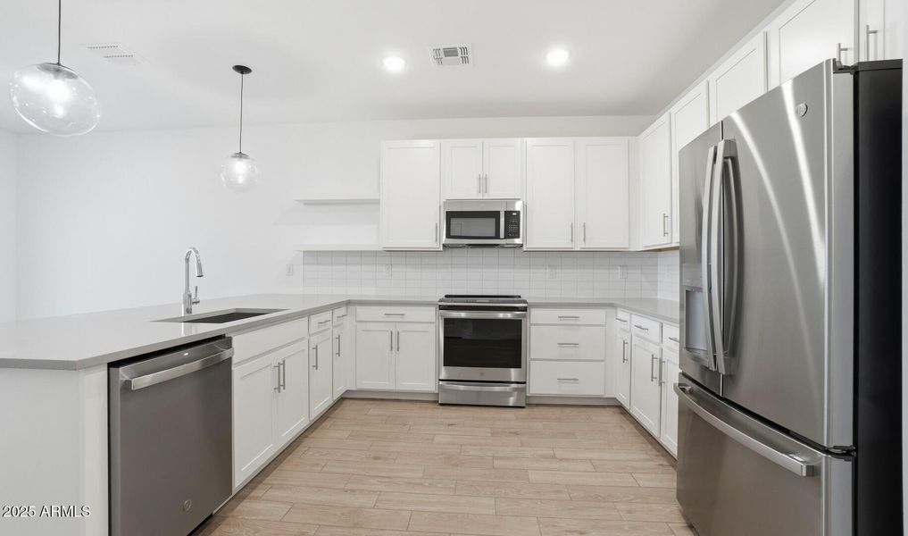 MR Lot #7 Kitchen (4) (Large)